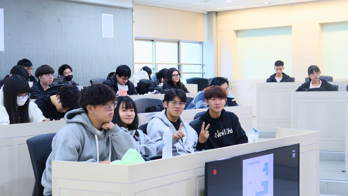 1141205 「原民週」「先躺在說：我們的故事」講座(另開新視窗/png檔)圖片